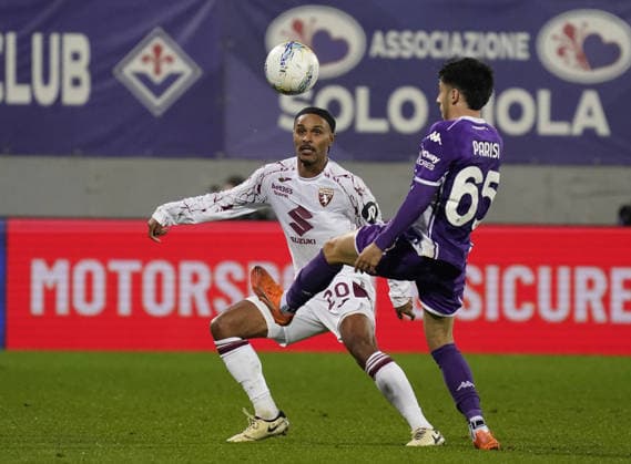 Fiorentina™s Fabiano Parisi fight for the ball with Torino™s Valentino Lazaro during the Serie A soccer match between Fiorentina and Torino at the Artemio Franchi stadium in Florence, center of Italy - Saturday , February 07, 2026. - Soccer  Copyright: xMarcoxBucco LaxPressex
