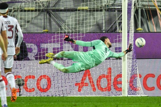 Andrea Paleari (Torino) saves a goal during ACF Fiorentina vs Torino FC, Italian soccer Serie A match in Florence, Italy, February 07 2026  Copyright: xFabioxFagiolini IPAxSportx xipa-agency.netx xx IPA_71093807 IPA_Agency_IPA71093807