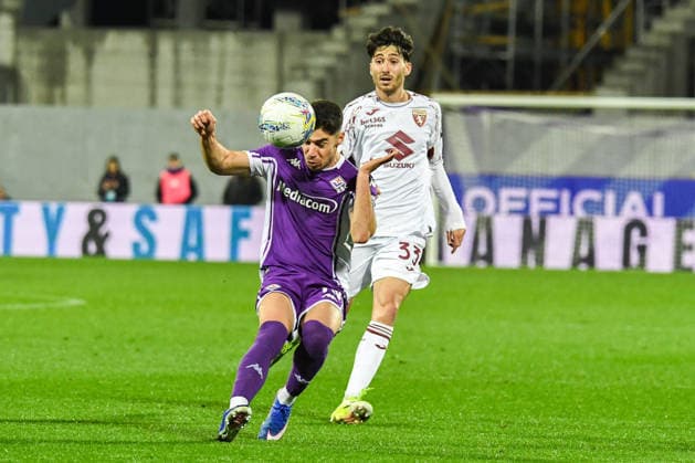 Manor Solomon (Fiorentina) hampered by Emirhan Ilkhan (Torino) during ACF Fiorentina vs Torino FC, Italian soccer Serie A match in Florence, Italy, February 07 2026  Copyright: xFabioxFagiolini IPAxSportx xipa-agency.netx xx IPA_71093849 IPA_Agency_IPA71093849