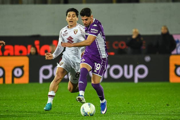 Manor Solomon (Fiorentina) hampered by Emirhan Ilkhan (Torino) during ACF Fiorentina vs Torino FC, Italian soccer Serie A match in Florence, Italy, February 07 2026  Copyright: xFabioxFagiolini IPAxSportx xipa-agency.netx xx IPA_71094120 IPA_Agency_IPA71094120