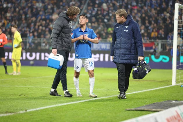 07 02 2026, xrekx, Fußball 2 Bundesliga, SV Darmstadt 98 1 FC Kaiserslautern v l Hiroki Akiyama SV Darmstadt 98 verletzt, Verletzung, Schmerz, Schmerzen, injured, injury, pain, pains DFL DFB REGULATIONS PROHIBIT ANY USE OF PHOTOGRAPHS as IMAGE SEQUENCES and or QUASI VIDEO Darmstadt