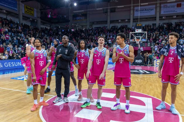 Alijah Comithier Telekom Baskets Bonn, 02 , Zach Cooks Telekom Baskets Bonn, 03 , Grayson Murphy Telekom Baskets Bonn, 07 , Jalen Finch Telekom Baskets Bonn, are happy after the win against Jena Telekom Baskets Bonn vs Science City Jena, Basketball, easy Credit BBL, Matchday 19, 2025 2026, 07 02 2026 Telekom Baskets Bonn vs Science City Jena, Basketball, easy Credit BBL, Matchday 19, 2025 2026, 07 02 2026 Bonn Copyright: xEibner-Pressefoto GerhardxWingenx EP_GWR