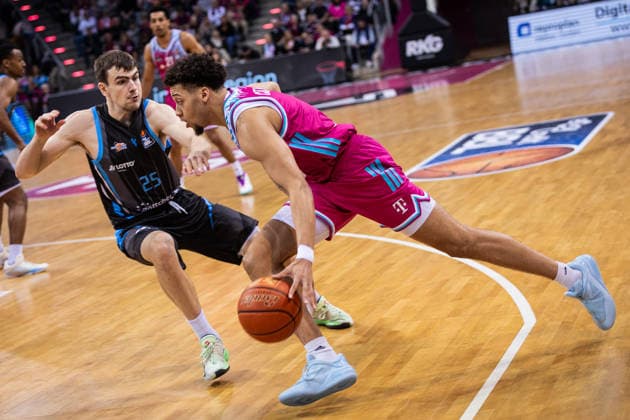 easyCredit Basketball Bundesliga, Telekom Baskets Bonn vs Science City Jena, 07 02 2026 Alijah Comithier Telekom Baskets Bonn 2 vs Lorenz Bank SCIENCE CITY JENA 25 easyCredit Basketball Bundesliga, Telekom Baskets Bonn vs Science City Jena, 07 02 2026, Telekom Dome Bonn Copyright: xBEAUTIFULxSPORTS Derixx