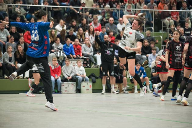 TG Nuertingen vs HSG Freiburg, Handball,2 Alsco Handball Bundesliga Women, Matchday 17, Season 2025 2026, 07 02 2026 Marit Walz HSG Freiburg, 19HSG in duel with goalkeeper Sophie Leenen TG Nuertingen, 33TGN TG Nuertingen vs HSG Freiburg, Handball,2 Alsco Handball Bundesliga Women, Matchday 17, Season 2025 2026, 07 02 2026 Copyright: xEibner-Pressefoto DavidexDixGiovx EP_DGI