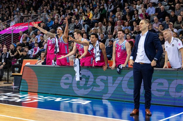 Kur Jongkuch Telekom Baskets Bonn, 15 , Jeff Garrett Jr Telekom Baskets Bonn, 04 , Patrick Heckmann Telekom Baskets Bonn, 33 , Grayson Murphy Telekom Baskets Bonn, 07 and Marko Stankovic Telekom Baskets Bonn, Head coach are unhappy with a decision by the referee Telekom Baskets Bonn vs Science City Jena, Basketball, easy Credit BBL, Matchday 19, 2025 2026, 07 02 2026 Telekom Baskets Bonn vs Science City Jena, Basketball, easy Credit BBL, Matchday 19, 2025 2026, 07 02 2026 Bonn Copyright: xEibner-Pressefoto GerhardxWingenx EP_GWR