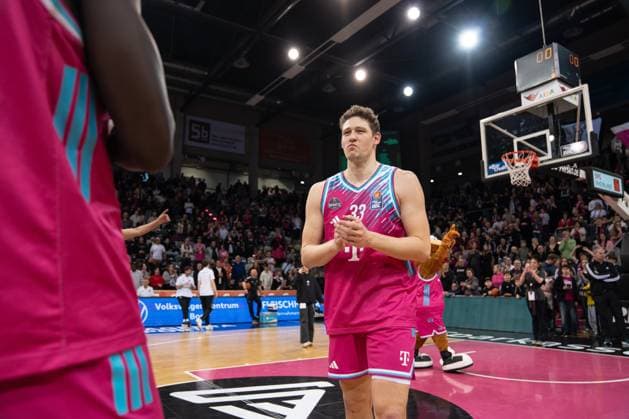 Scene with Patrick Heckmann 33 Telekom Baskets Bonn on the pitch after the win against Science City Jena in the TelekomDome in the EasyCredit BBL on matchday 19 in Bonn Patrick Heckmann 33 Telekom Baskets Bonn on the pitch Copyright: xFeyzullahxGökalp feyzofsportsx