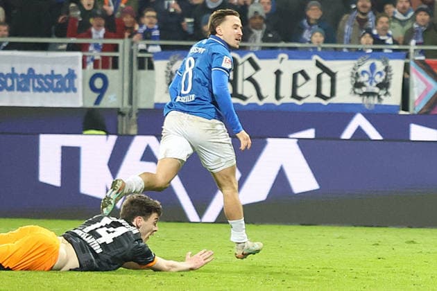 07 02 2026, xrekx, Fußball 2 Bundesliga, SV Darmstadt 98 1 FC Kaiserslautern v l Torjubel nach dem Tor zum celebrating the goal celebrate 4 0 durch Luca Marseiler SV Darmstadt 98 Jacob Rasmussen 1 FC Kaiserslautern DFL DFB REGULATIONS PROHIBIT ANY USE OF PHOTOGRAPHS as IMAGE SEQUENCES and or QUASI VIDEO Darmstadt