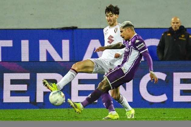 Domilson Cordeiro Dos Santo Dodo (Fiorentina) fights for the ball against Sandro Kulenovic (Torino) during ACF Fiorentina vs Torino FC, Italian soccer Serie A match in Florence, Italy, February 07 2026  Copyright: xFabioxFagiolini IPAxSportx xipa-agency.netx xx IPA_71093948 IPA_Agency_IPA71093948