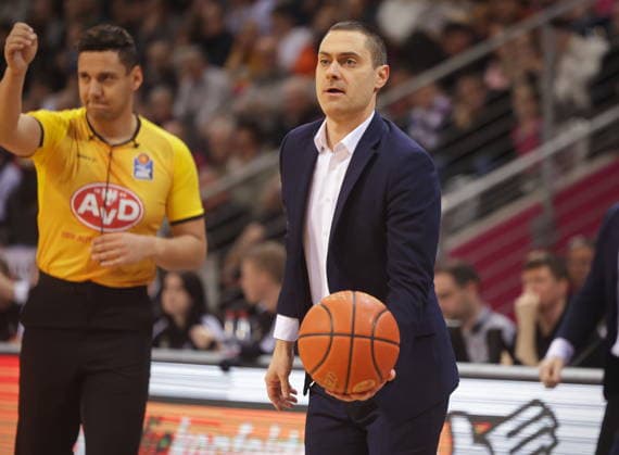 Coach Marko Stankovic Telekom Baskets Bonn vs Science City Jena 19 Speiltag Saison 2025 26
