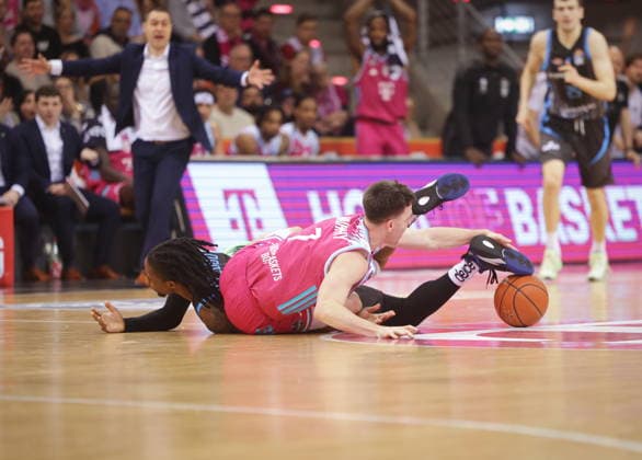 On the floor Grayson Murphy Telekom Baskets Bonn vs Science City Jena 19 Speiltag Saison 2025 26