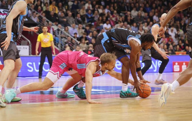 On the floor Melvin Jostmann Telekom Baskets Bonn vs Science City Jena 19 Speiltag Saison 2025 26
