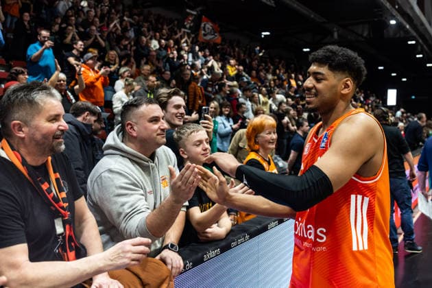 GER, easy Credit Basketball Bundesliga, Niners Chemnitz Syntainics MBC 07 02 2026, Messe, Chemnitz, GER, easy Credit Basketball Bundesliga, Niners Chemnitz Syntainics MBC Kostja Mushidi Niners Chemnitz, 11 thanks the fans Photo Alexander Trienitz Chemnitz Messe Sachsen Germany