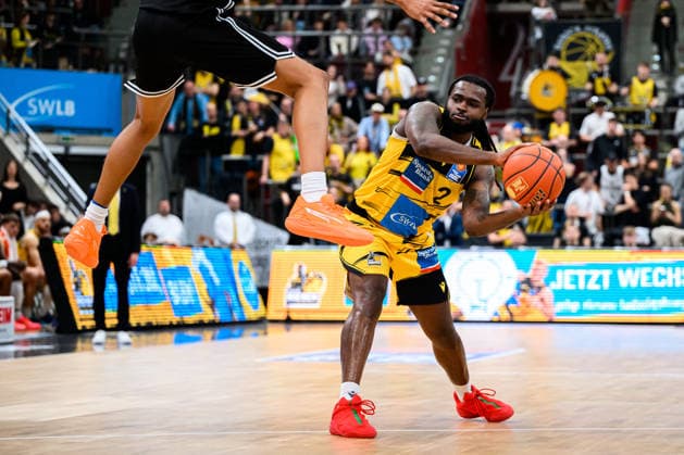 Ludwigsburg, BBL 25 26 MHP Riesen Ludwigsburg vs Bamberg Baskets Traveon Buchanan Ludwigsburg Ludwigsburg Ludwigsburg MHP Arena Baden Württemberg Germany