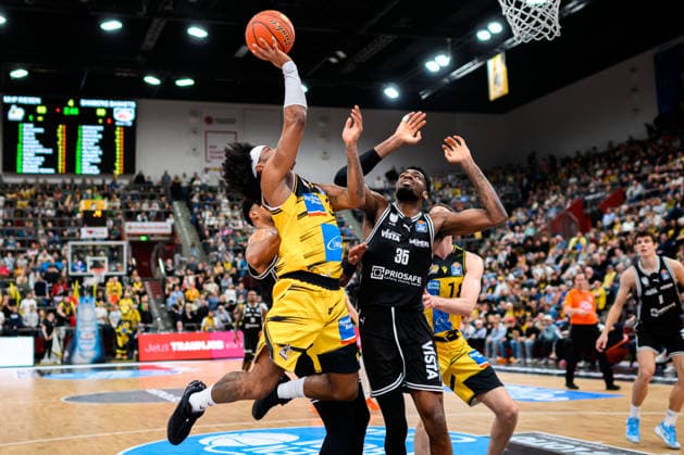 Ludwigsburg, BBL 25 26 MHP Riesen Ludwigsburg vs Bamberg Baskets Stefan Smith Ludwigsburg , Ejiofor Onu Bamberg Ludwigsburg MHP Arena Baden Württemberg Germany