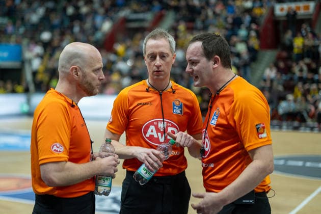 Benjamin Barth referee , Christof Madinger referee , Clemens Fritz referee , on his 750th anniversary as a referee, GER, MHP Riesen vs BMA365 Bamberg Baskets, Basketball Bundesliga, easycredit BBL, Matchday 19, Season 2025 2026, 07 02 2026, GER, MHP Riesen vs BMA365 Bamberg Baskets, Basketball Bundesliga, easycredit BBL, Matchday 19, Season 2025 2026, 07 02 2026 Ludwigsburg Copyright: xEibner-Pressefoto SaschaxWaltherx EP_EER