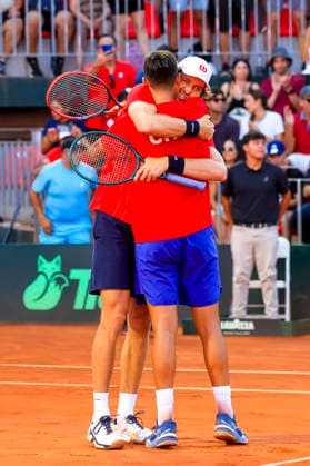 Tenis, Chile vs Serbia. Copa Davis 2026. Los tenistas chilenos Tomas Barrios y Nicolas Jarry celebran el triunfo, durante el partido de dobles de Copa Davis valido por el Grupo Mundial, disputado en la Cancha Central Anita Lizana, Parque Estadio Nacional de Santiago, Chile. 07 02 2026 Pepe Alvujar Photosport Tenis, Chile vs Serbia. Copa Davis 2026. Chilean tennis players Tomas Barrios and Nicolas Jarry celebrate their victory during the Davis Cup doubles match valid for the World Group, played on the Anita Lizana Central Court, National Stadium Park in Santiago, Chile. 07 02 2026 Pepe Alvujar Photosport Chile vs Serbia dia 2, Copa Davis 2026