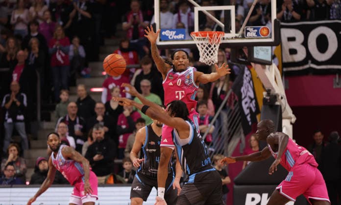 Jalen Finch Bonn, 0 blocks Keith Braxton Jr Jena , Telekom Baskets Bonn vs Science City Jena, easyCredit BBL, Matchday 19, Telekom Dome Bonn, 07 02 2026