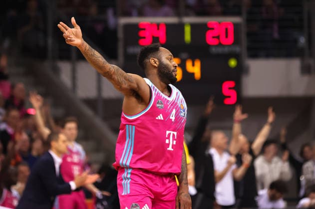Jeff Garrett Bonn reacts after a three-pointer, Telekom Baskets Bonn vs Science City Jena, easyCredit BBL, Matchday 19, Telekom Dome Bonn, 07 02 2026