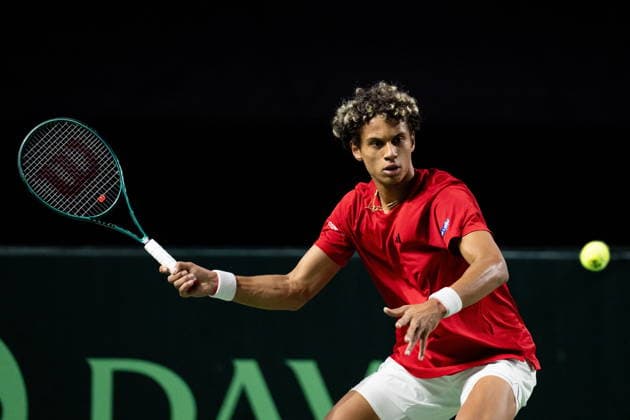 February 7, 2026, Vancouver, Bc, CANADA: Canada s Gabriel Diallo returns to Brazil s Matheus Pucinelli de Almeida during the first set of a Davis Cup Qualifiers tennis singles match in Vancouver, on Saturday, Feb. 7, 2026. Canada News - February 7, 2026  - ZUMAc35_ 20260207_zaf_c35_240 Copyright: xEthanxCairnsx