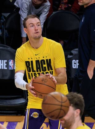 February 7, 2026, Los Angeles, California, USA: Luke Kennard 10 of the Los Angeles Lakers during warmups prior to a regular season NBA, Basketball Herren, USA game against the Golden State Warriors on Saturday February 7, 2026 at Crypto.com Arena in Los Angeles, California. JAVIER ROJAS PI Los Angeles USA - ZUMAp124 20260207_zaa_p124_001 Copyright: xJavierxRojasx