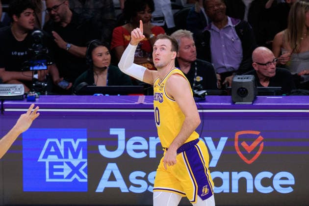 February 7, 2026, Los Angeles, California, USA: Luke Kennard 10 of the Los Angeles Lakers reacts after making his first basket as a Laker during a regular season NBA, Basketball Herren, USA game against the Golden State Warriors on Saturday February 7, 2026 at Crypto.com Arena in Los Angeles, California. JAVIER ROJAS PI Los Angeles USA - ZUMAp124 20260207_zaa_p124_006 Copyright: xJavierxRojasx