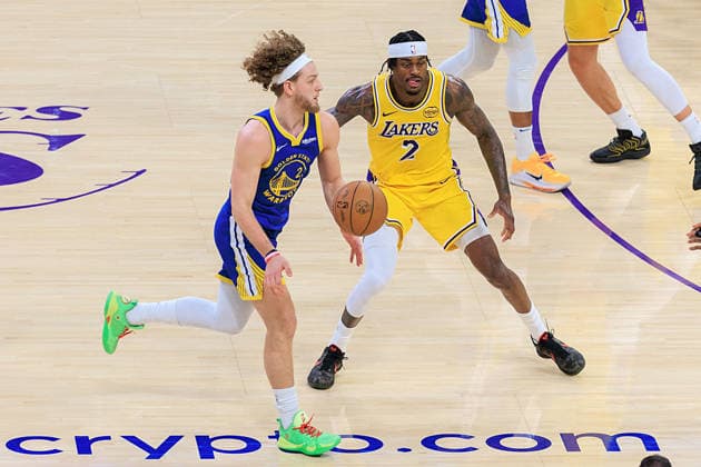 February 7, 2026, Los Angeles, California, USA: Jarred Vanderbilt 2 of the Los Angeles Lakers defends against Brandin Podziemski 2 of the Golden State Warriors during a regular season NBA, Basketball Herren, USA game on Saturday February 7, 2026 at Crypto.com Arena in Los Angeles, California. Lakers defet Warriors, 105-99. JAVIER ROJAS PI Lakers Vs. Warriors  - ZUMAp124 20260207_zaa_p124_020 Copyright: xJavierxRojasx