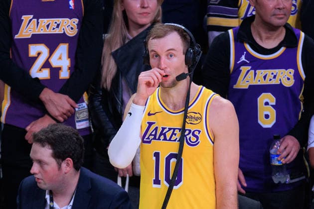 February 7, 2026, Los Angeles, California, USA: Luke Kennard 10 of the Los Angeles Lakers is interviewed after winning a regular season NBA, Basketball Herren, USA game against the Golden State Warriors on Saturday February 7, 2026 at Crypto.com Arena in Los Angeles, California. Lakers defet Warriors, 105-99. JAVIER ROJAS PI Los Angeles USA - ZUMAp124 20260207_zaa_p124_022 Copyright: xJavierxRojasx