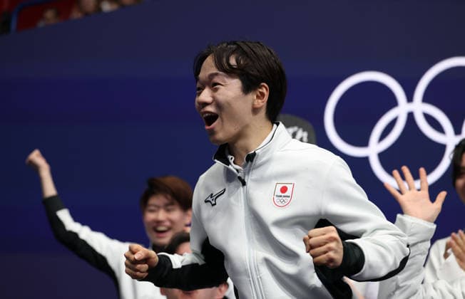 (260208) -- MILAN, Feb. 8, 2026 -- Kagiyama Yuma of Japan celebrates with his team after performing during the short program of men single skating for Figure skating, Eiskunstlauf team event at the Milan-Cortina 2026 Olympic Winter games, Winterspiele,Spiele, Summer games in Milan, Italy, Feb. 7, 2026. ) (MICO2026)ITALY-MILAN-OLYMPIC WINTER GAMES-FIGURE SKATING TEAM EVENT-MEN SINGLE SKATING-SHORT PROGRAM ChenxYichen 