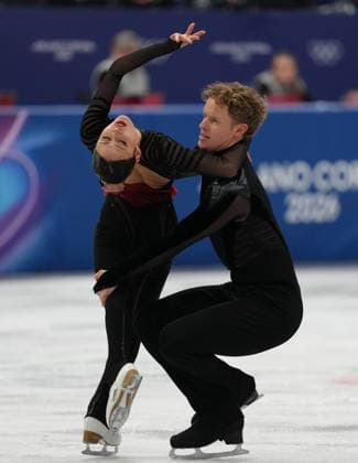 (260208) -- MILAN, Feb. 8, 2026 -- Madison Chock (L) Evan Bates of the United States perform during the free dance of ice dance skating for Figure skating, Eiskunstlauf team event at the Milan-Cortina 2026 Olympic Winter games, Winterspiele,Spiele, Summer games in Milan, Italy, Feb. 7, 2026. ) (MICO2026)ITALY-MILAN-OLYMPIC WINTER GAMES-FIGURE SKATING TEAM EVENT-ICE DANCE-FREE DANCE ChengxMin 