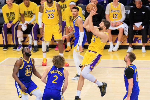 February 7, 2026, Los Angeles, California, USA: Maxi Kleber 14 of the Los Angeles Lakers puts up a shot during a regular season NBA, Basketball Herren, USA game against the Golden State Warriors on Saturday February 7, 2026 at Crypto.com Arena in Los Angeles, California. Lakers defeat Warriors, 105-99. JAVIER ROJAS PI Los Angeles USA - ZUMAp124 20260207_zaa_p124_023 Copyright: xJavierxRojasx