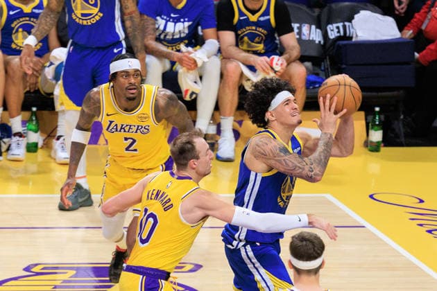 February 7, 2026, Los Angeles, California, USA: Gui Santos 15 of the Golden State Warriors drives to the basket past Luke Kennard 10 and Jarred Vanderbilt 2 of the Los Angeles Lakers during a regular season NBA, Basketball Herren, USA game on Saturday February 7, 2026 at Crypto.com Arena in Los Angeles, California. Lakers defeat Warriors, 105-99. JAVIER ROJAS PI Lakers Vs. Warriors  - ZUMAp124 20260207_zaa_p124_027 Copyright: xJavierxRojasx