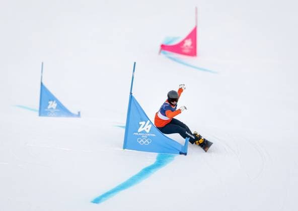 LIVIGNO - Michelle Dekker during the parallel giant slalom qualifying event in snowboarding at the Winter Olympics in Milan and Cortina. IRIS VAN DEN BROEK ANP xVIxANPxSportx xxANPxIVx 550006208 originalFilename: 550006208.jpg
