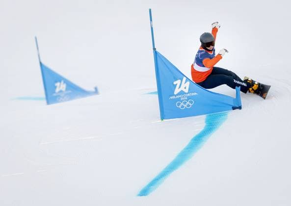 LIVIGNO - Michelle Dekker during the parallel giant slalom qualifying event in snowboarding at the Winter Olympics in Milan and Cortina. IRIS VAN DEN BROEK ANP xVIxANPxSportx xxANPxIVx 550007161 originalFilename: 550007161.jpg