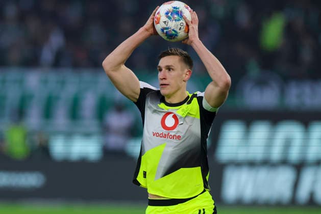 Nico Schlotterbeck (Borussia Dortmund) kontrolliert den Ball, Bundesliga, VfL Wolfsburg v Borussia Dortmund, Volkswagen Arena am 07. February 2026 in Wolfsburg, Deutschland. (Foto von Marco Steinbrenner DeFodi Images) Nico Schlotterbeck (Borussia Dortmund) controls the ball, Bundesliga, VfL Wolfsburg v Borussia Dortmund, Volkswagen Arena, February 7, 2026 in Wolfsburg, Germany. (Photo by Marco Steinbrenner DeFodi Images) DFL regulations prohibit any use of photographs as image sequences and or quasi-video. - *** Nico Schlotterbeck Borussia Dortmund controls the ball, Bundesliga, VfL Wolfsburg v Borussia Dortmund, Volkswagen Arena on 07 February 2026 in Wolfsburg, Germany Photo by Marco Steinbrenner DeFodi Images Nico Schlotterbeck Borussia Dortmund controls the ball, Bundesliga, VfL Wolfsburg v Borussia Dortmund, Volkswagen Arena, February 7, 2026 in Wolfsburg, Germany Photo by Marco Steinbrenner DeFodi Images DFL regulations prohibit any use of photographs as image sequences and or quasi video