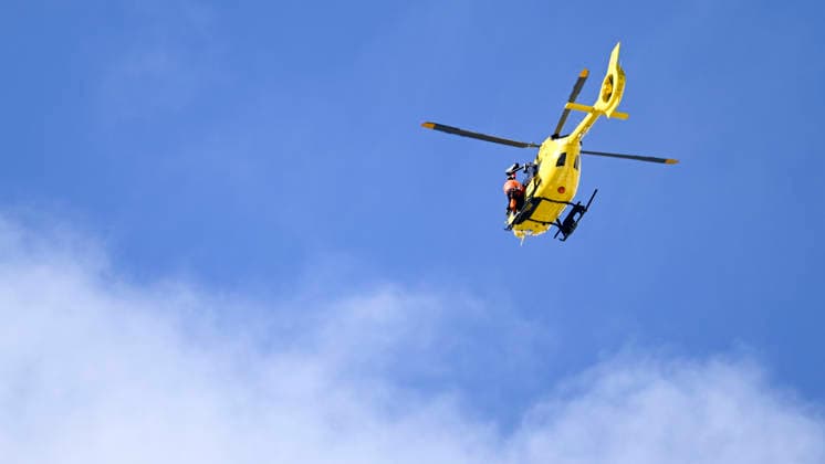 OLYMPICS - Winter Olympic Games, Olympische Spiele, Olympia, OS Milano Cortina 2026 CORTINA D AMPEZZO,ITALY,08.FEB.26 - OLYMPICS, ALPINE SKIING - Winter Olympic Games Milano Cortina 2026, downhill, women. Image shows a helicopter for Lindsey Vonn (USA).  GEPAxpictures xAlexanderxSolc