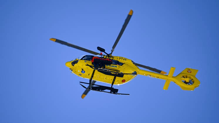 OLYMPICS - Winter Olympic Games, Olympische Spiele, Olympia, OS Milano Cortina 2026 CORTINA D AMPEZZO,ITALY,08.FEB.26 - OLYMPICS, ALPINE SKIING - Winter Olympic Games Milano Cortina 2026, downhill, women. Image shows a helicopter with Lindsey Vonn (USA).  GEPAxpictures xAlexanderxSolc