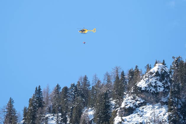 The helicopter carrying Lindsey Vonn (USA) after her injury during the Olympic Winter games, Winterspiele,Spiele, Summer games Milano-Cortina 2026, Alpine Skiing Women s Downhill on February 08, 2026 at Tofane Alpine Skiing Centre in Cortina d Ampezzo, Italy  Copyright: xLucianoxMariaxBisi IPAxSportx xipa-agency.netx xx IPA_71122626 IPA_Agency_IPA71122626