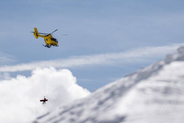 260208 A helicopter lifts Lindsey Vonn of USA during women s alpine skiing downhill during day 2 of the 2026 Winter Olympics on February 8, 2026 in Cortina. Photo: Joel Marklund BILDBYRAN kod JM JM0784 bbeng alpint alpine skiing Olympic Games, Olympische Spiele, Olympia, OS olympics winter olympics os ol olympiska spel vinter-os olympiske leker milano cortina 2026 milan cortina 2026 milano cortina 2026 olympic games milano cortina 2026 winter olympic games milano cortina-os milano cortina-ol vinter-ol störtlopp downhill dam skada *** 260208 A helicopter lifts Lindsey Vonn of USA during women s alpine skiing downhill during day 2 of the 2026 Winter Olympics on February 8, 2026 in Cortina Photo Joel Marklund BILDBYRAN code JM JM0784 bbeng alpine alpine skiing olympic games olympics winter olympics os ol olympic games winter os olympic games milano cortina 2026 milan cortina 2026 milano cortina 2026 olympic games milano cortina 2026 winter olympic games milano cortina os milano cortina ol winter ol downhill women injury  Copyright: JOELxMARKLUND BB260208JM038