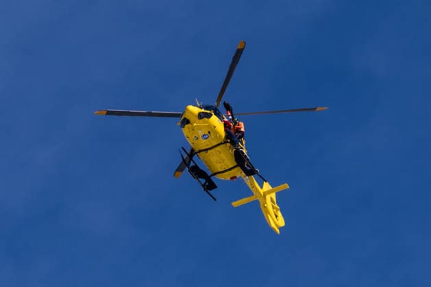 CORTINA, ITALY - FEBRUARY 8: Helicopter called to secure Lindsey Vonn (USA) after crashing during the Alpine Skiing Women™s Downhill at the Milano Cortina 2026 Olympics at Tofane Alpine Skiing Centre on day 3 of the Milano Cortina 2026 Olympics on February 8, 2026 in Cortina, Italy. Editorial use only. Venezia Italy Copyright: xSteffiexWunderlx