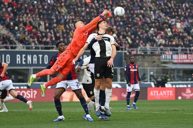 Lukasz Skorupski (Bolognba Fc) in action during Bologna FC vs Parma Calcio, Italian soccer Serie A match in Bologna, Italy, February 08 2026  Copyright: xGianlucaxRicci IPAxSportx xipa-agency.netx xx IPA_71123937 IPA_Agency_IPA71123937