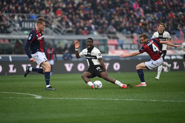 Tommaso Pobega s foul (Bologna FC9 on Keita (Parma Calcio) during Bologna FC vs Parma Calcio, Italian soccer Serie A match in Bologna, Italy, February 08 2026  Copyright: xGianlucaxRicci IPAxSportx xipa-agency.netx xx IPA_71124009 IPA_Agency_IPA71124009