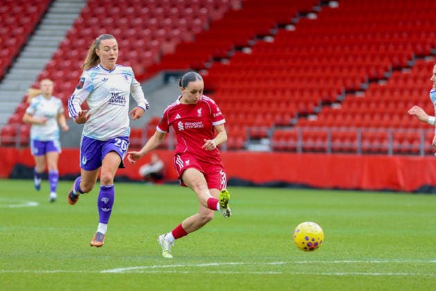 Liverpool FC Women v Aston Villa Women - Women s Super League 25 26 Liverpool s Mia Enderby shooting during match against Aston Villa - Women s Super League 25 26 08.02.2026 Liverpool Brewdog Stadium United Kingdom Copyright: xZacharyxLockex