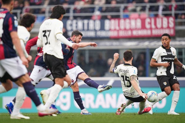 Bologna s Remo Freuler fights for the ball with ParmaÕs Enrico Del Prato during the Serie A soccer match between Bologna and Parma at the Renato DallÕAra Stadium in Bologna, north Italy - Sunday, February 8, 2026 -  Copyright: xMassimoxPaolone LaPressex