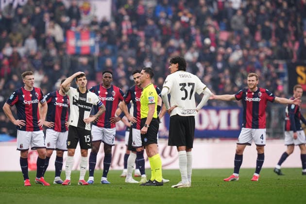 Referee Giuseppe Collu consult the Video Assistant Referees (VAR) during the Serie A soccer match between Bologna and Parma at the Renato DallÕAra Stadium in Bologna, north Italy - Sunday, February 8, 2026 -  Copyright: xMassimoxPaolone LaPressex