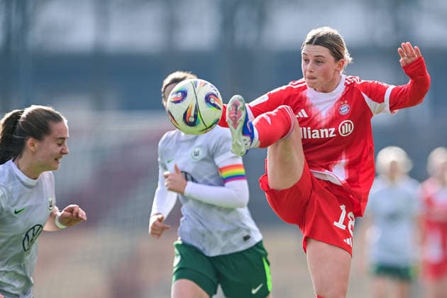 v li Joelle Steiner Wolfsburg, 3 Maria Agathe Jonietz Wolfsburg, 5 Maria Plattner FCB, 18 am Ball, 08 02 2026, München Deutschland , Fußball,2 Frauen Bundesliga, FC Bayern München II VfL Wolfsburg II, DFB DFL REGULATIONS PROHIBIT ANY USE OF PHOTOGRAPHS AS IMAGE SEQUENCES AND OR QUASI VIDEO xslx