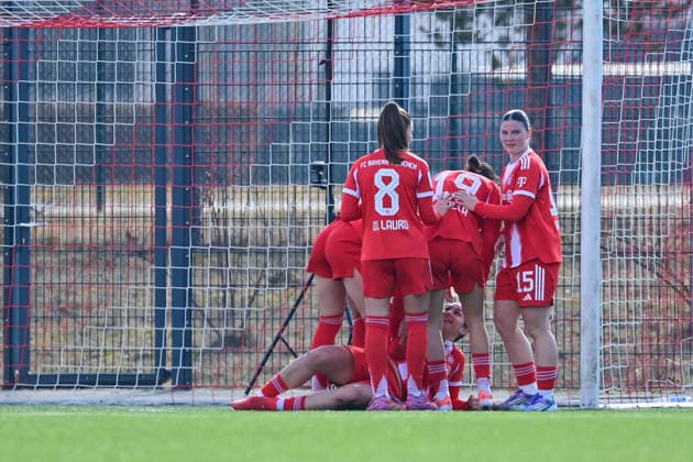 players of FC Bayern miot goal celebration, jubilation, goal celebration, celebrate the goal, goal, celebration, jubilation about the goal to 2 2, optimistic, action, action, 08 02 2026, Munich Germany , Football,2 Women Bundesliga, FC Bayern München II VfL Wolfsburg II, DFB DFL REGULATIONS PROHIBIT ANY USE OF PHOTOGRAPHS AS IMAGE SEQUENCES AND OR QUASI VIDEO xslx