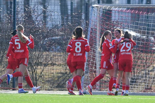 players of FC Bayern miot goal celebration, jubilation, goal celebration, celebrate the goal, goal, celebration, jubilation over the goal to 3 2, optimistic, action, action, 08 02 2026, Munich Germany , Football,2 Women Bundesliga, FC Bayern München II VfL Wolfsburg II, DFB DFL REGULATIONS PROHIBIT ANY USE OF PHOTOGRAPHS AS IMAGE SEQUENCES AND OR QUASI VIDEO xslx