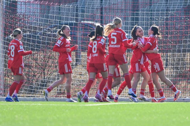 players of FC Bayern miot goal celebration, jubilation, goal celebration, celebrate the goal, goal, celebration, jubilation over the goal to 3 2, optimistic, action, action, 08 02 2026, Munich Germany , Football,2 Women Bundesliga, FC Bayern München II VfL Wolfsburg II, DFB DFL REGULATIONS PROHIBIT ANY USE OF PHOTOGRAPHS AS IMAGE SEQUENCES AND OR QUASI VIDEO xslx