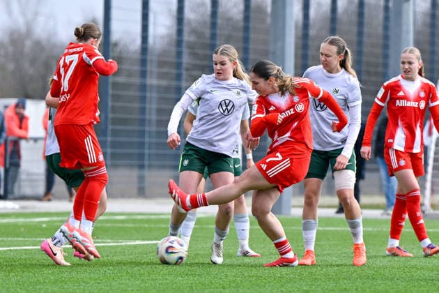 v li Clara Choisy FCB, 37 Antonia Wagner Wolfsburg, 13 Elira Terakaj FCB, 7 pulls away, shot on goal, Weronika Arasniewicz Wolfsburg, 15 , 08 02 2026, Munich Germany , Football,2 Frauen Bundesliga, FC Bayern München II VfL Wolfsburg II, DFB DFL REGULATIONS PROHIBIT ANY USE OF PHOTOGRAPHS AS IMAGE SEQUENCES AND OR QUASI VIDEO xslx