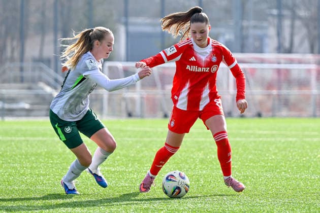 v li Linnea Saelen Wolfsburg, 31 Samira Di Lauro FCB, 8 in duel, duel, tackle, dynamic, action, action, 08 02 2026, Munich Germany , Football,2 Women Bundesliga, FC Bayern München II VfL Wolfsburg II, DFB DFL REGULATIONS PROHIBIT ANY USE OF PHOTOGRAPHS AS IMAGE SEQUENCES AND OR QUASI VIDEO xslx